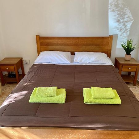 Moutallos Rooms Inn Homes Paphos Eksteriør billede