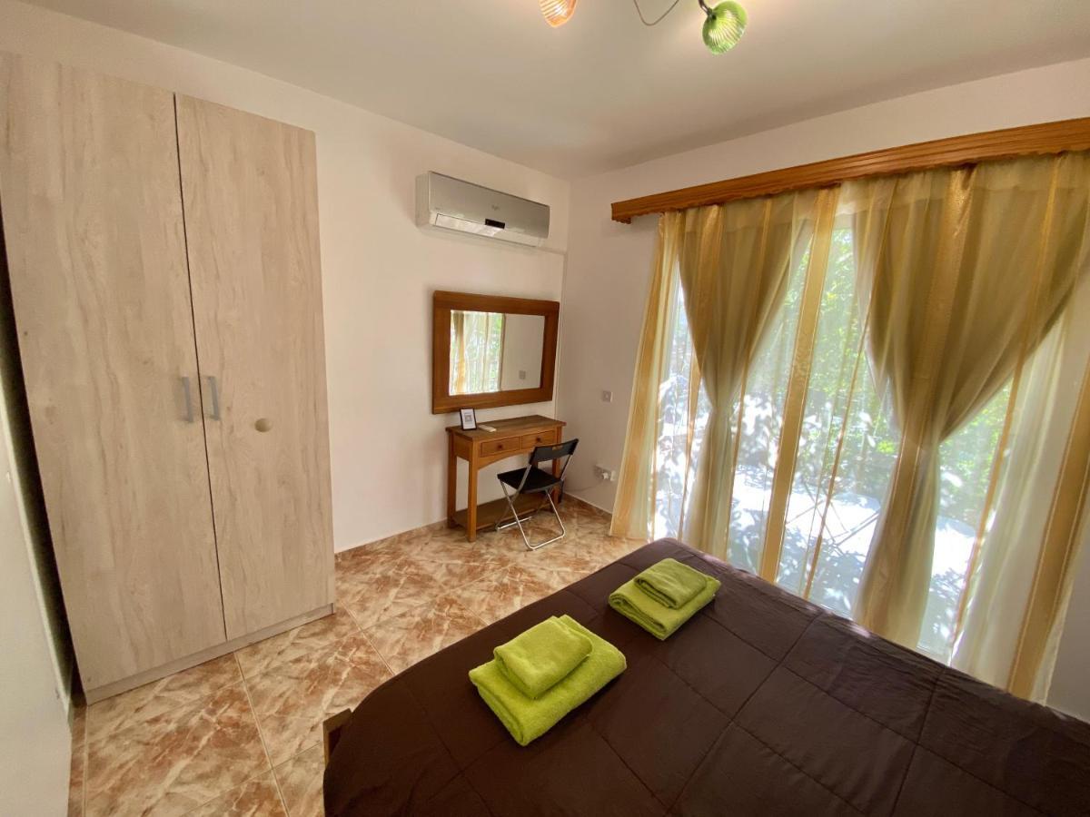 Moutallos Rooms Inn Homes Paphos Eksteriør billede