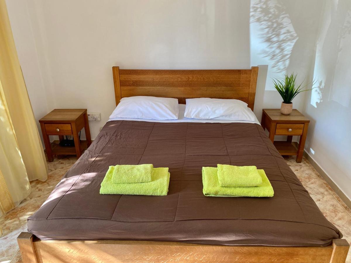 Moutallos Rooms Inn Homes Paphos Eksteriør billede